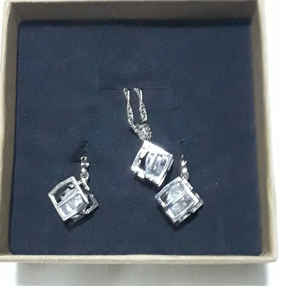 Caged Beauty set - Picture 2 of 5